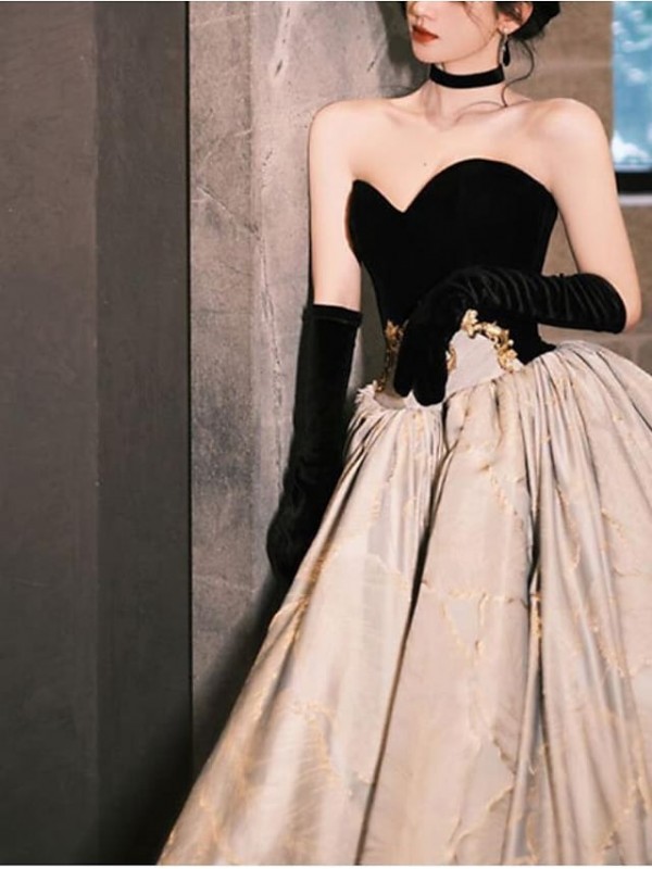 Princess Ball Gown Wedding Dresses Sweetheart Neckline Strapless Chapel Train Satin Velvet Sleeveless Formal Luxurious with Pleats 2022 #8957821